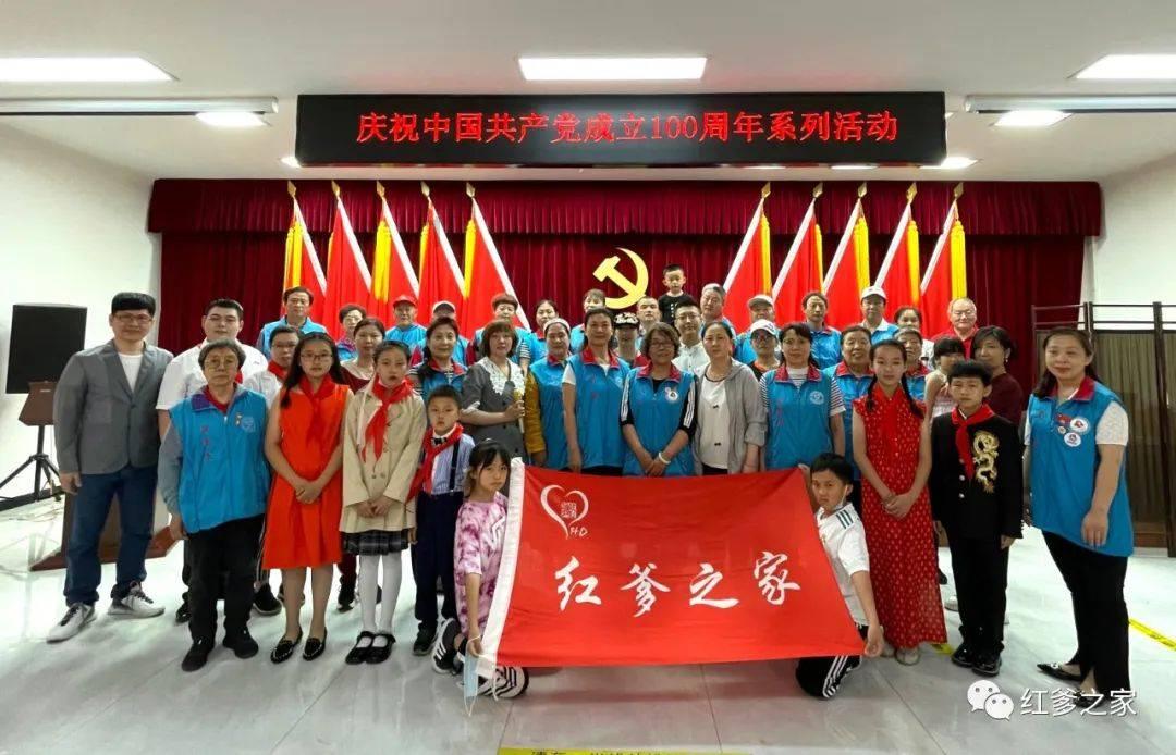 孙越过年掏多少压岁钱,张九龄舞台揭秘,说相声真的很赚钱吗?专属红迪网平台,精彩内容尽在其中!
